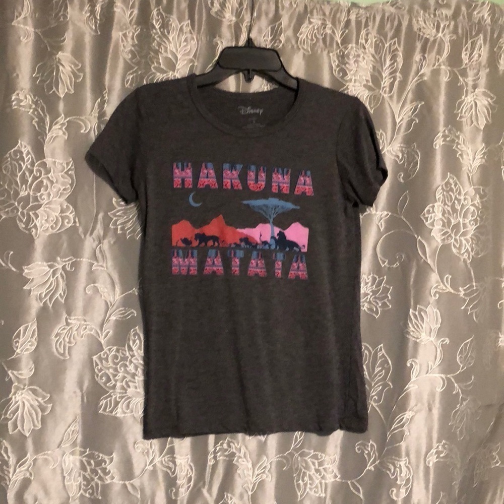 Disney’s lion king T-shirt